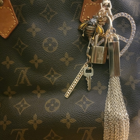 Louis VUITTON Lock & Key - Picture 10 of 17